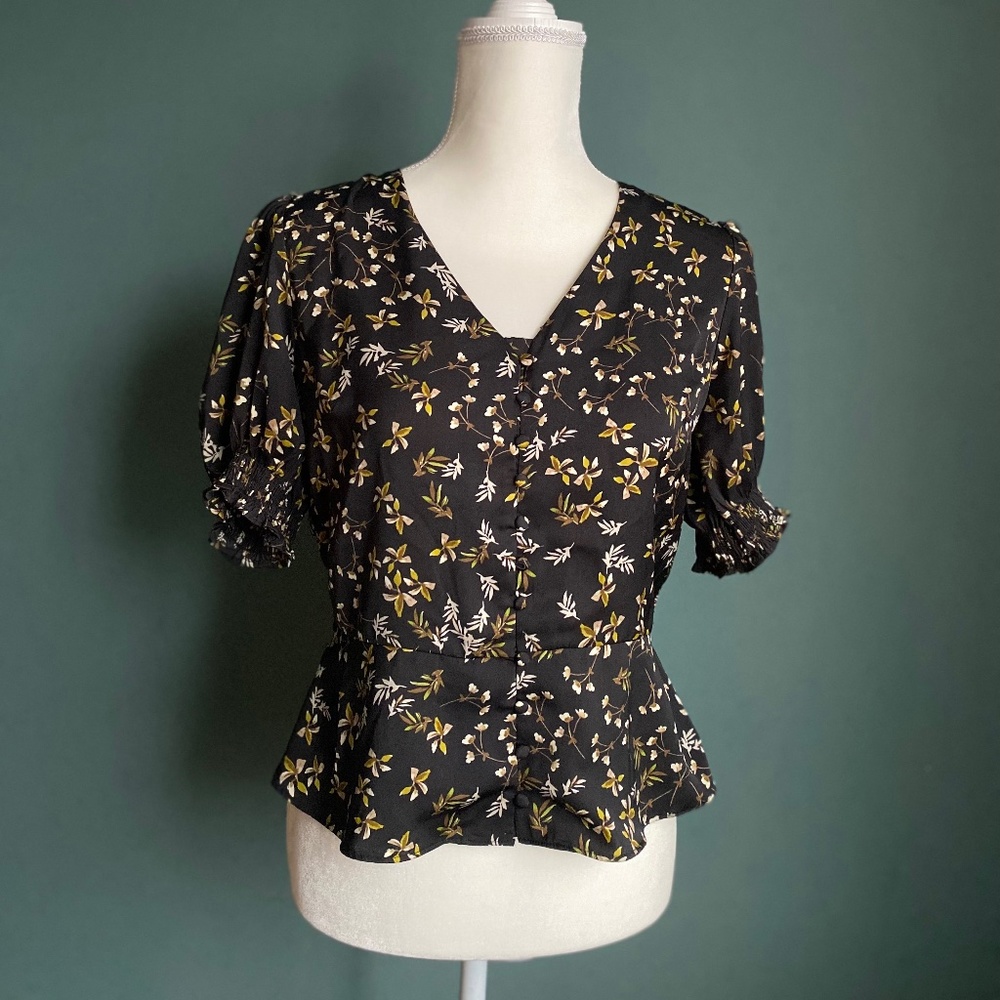 Banana Republic Button Up Blouse - Small